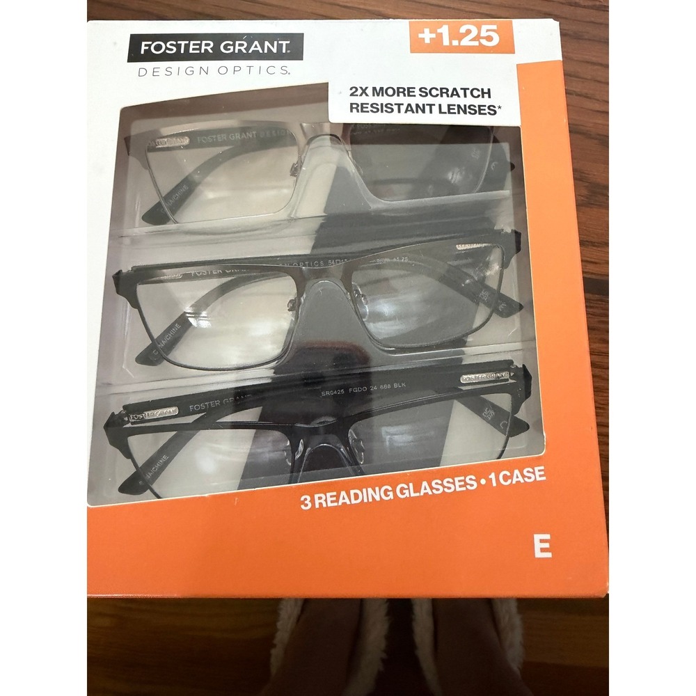 Foster Grant Design Optics Classic Reading Glasses +1.25  3 Pack NEW with case